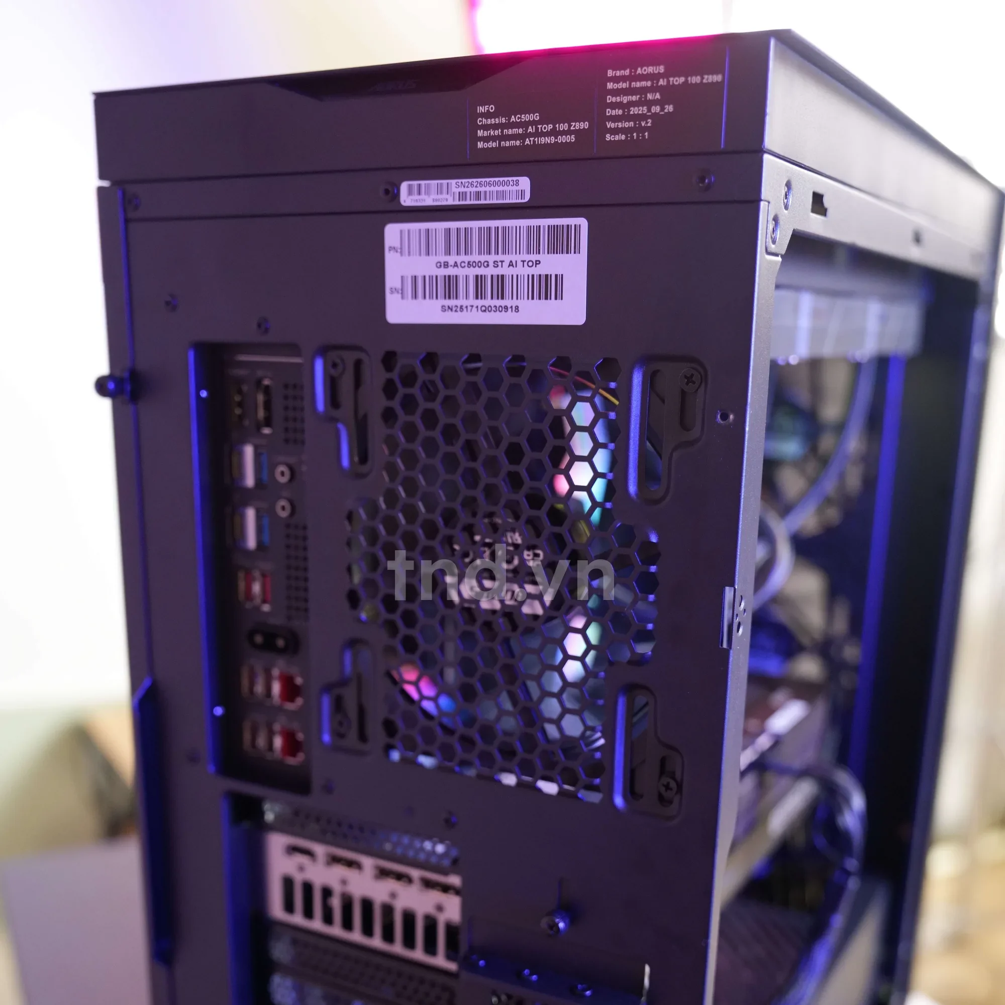 Mặt sau AI TOP 100 Z890: 10GbE, Thunderbolt 5