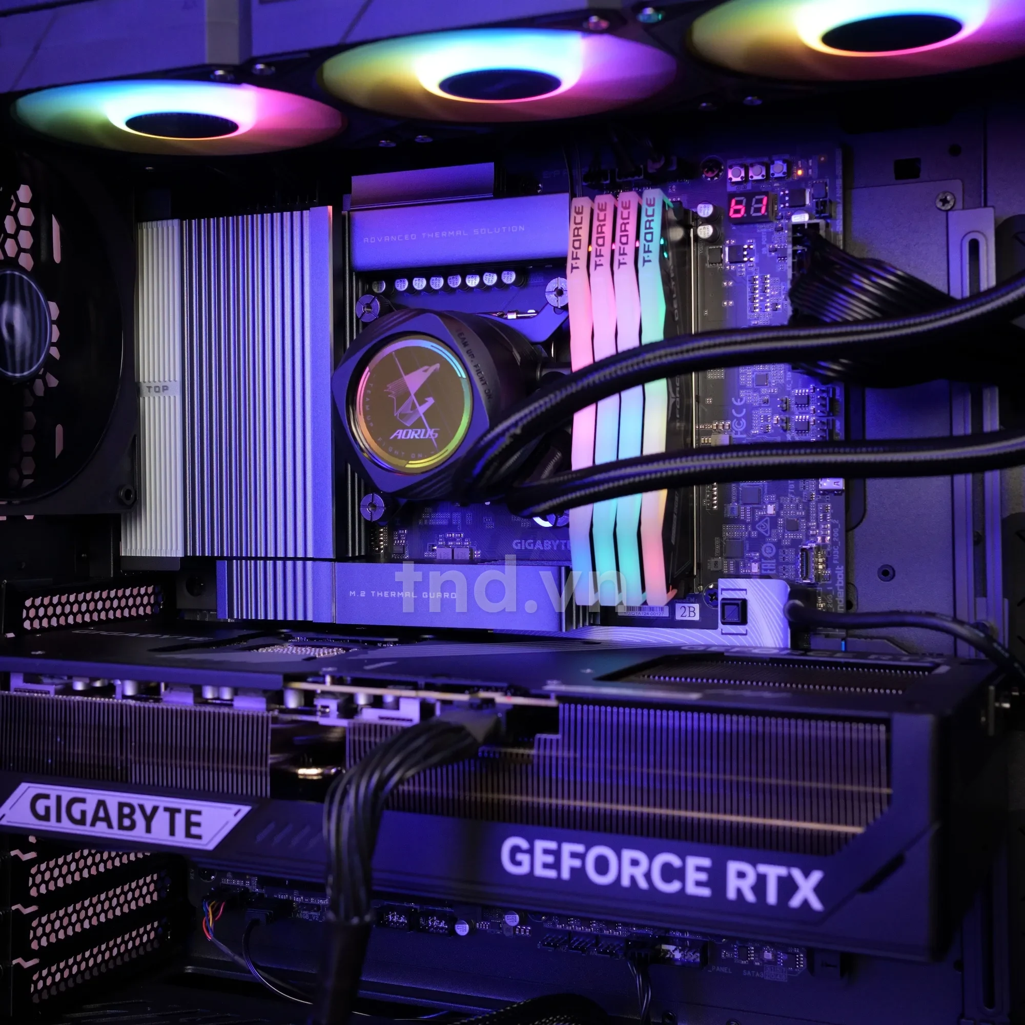 Bên trong AI TOP 100 Z890: tản nước, 128 GB DDR5, RTX 5090