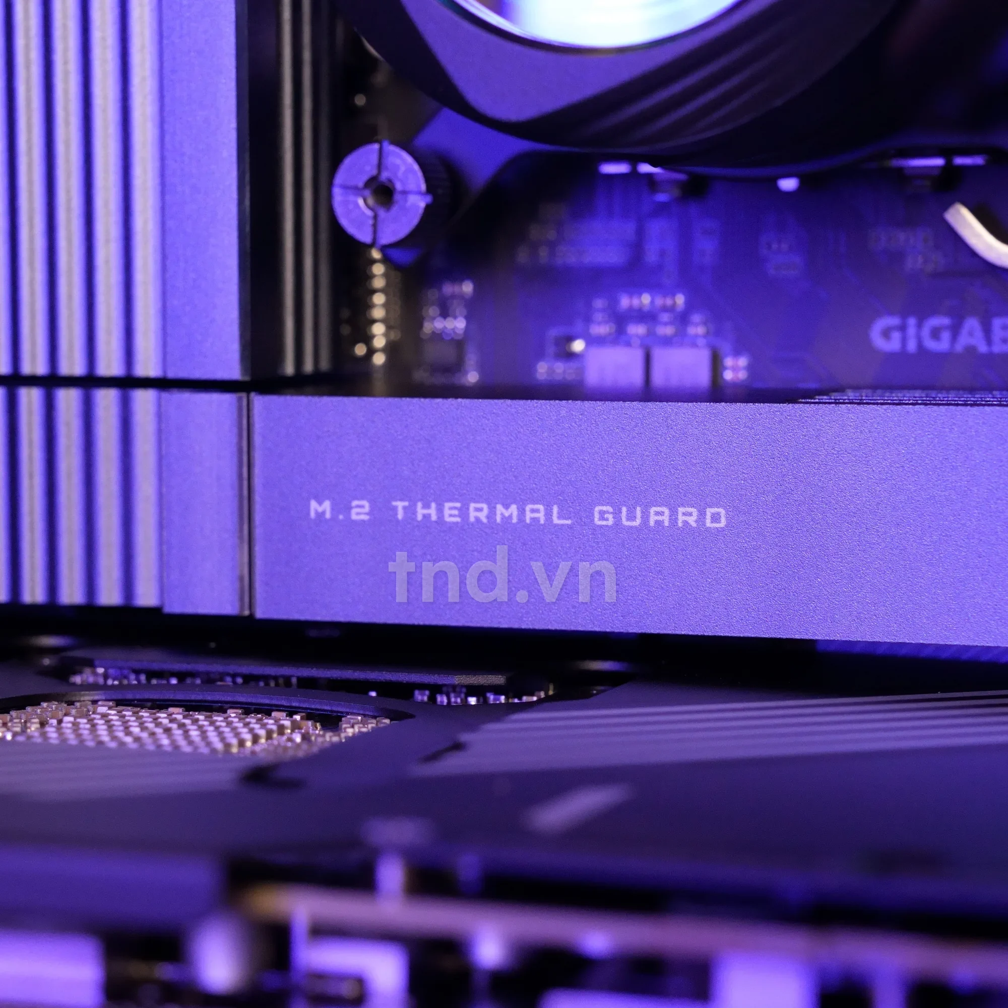 Tấm tản M.2 Thermal Guard trên mainboard Z890 AI TOP